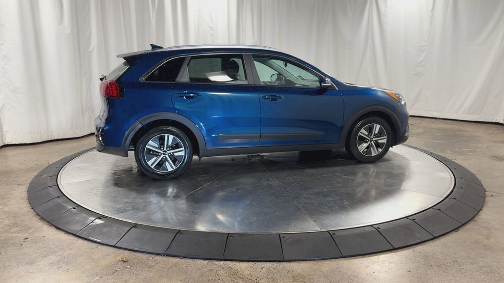 Used 2022 Kia Niro EX image 2