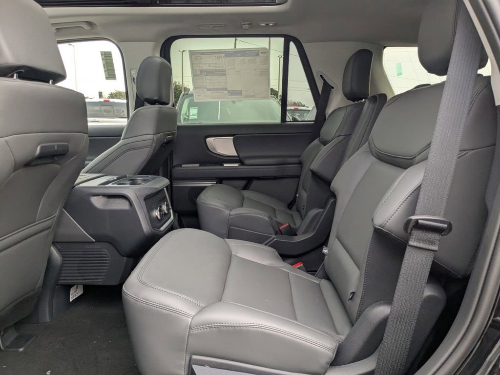 New 2026 Ford Expedition Active image 15