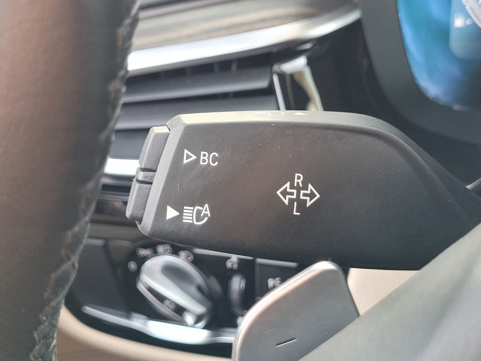 Used 2023 BMW 530i w/ Premium Package image 32