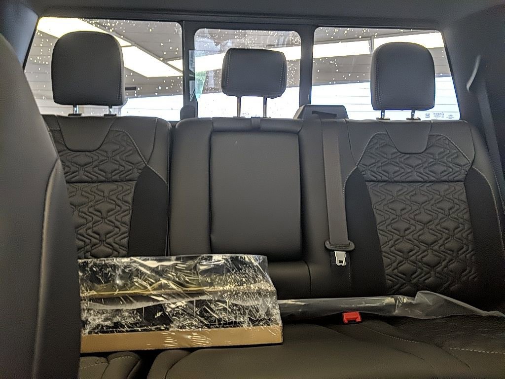 New 2026 Ford F250 Lariat w/ Black Appearance Package image 38