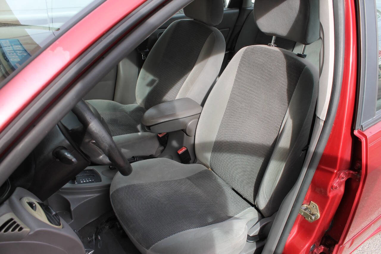 Used 2003 Ford Focus SE FWD image 22