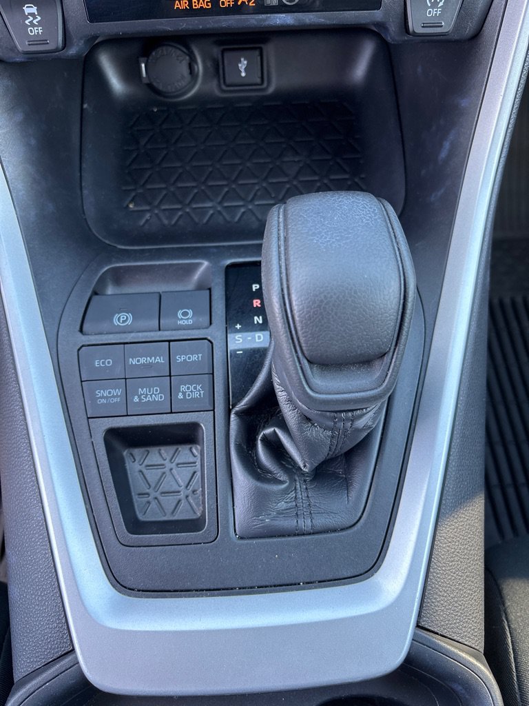 Used 2020 Toyota RAV4 LE w/ All Weather Liner Package AWD/4WD image 20