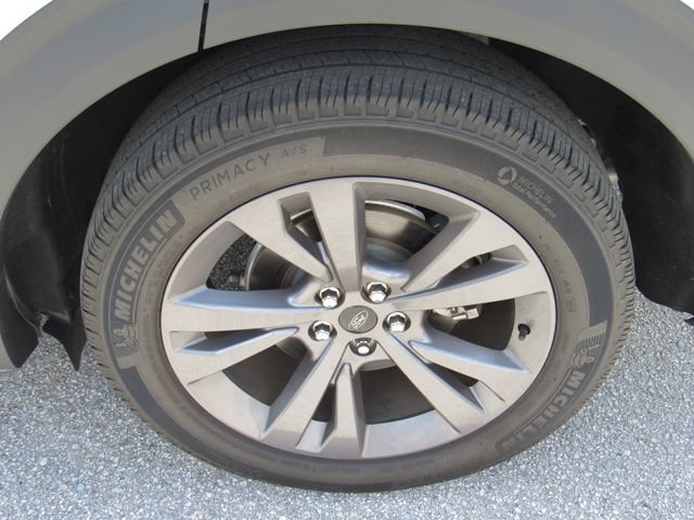 Used 2023 Ford Explorer XLT w/ Equipment Group 202A RWD image 16