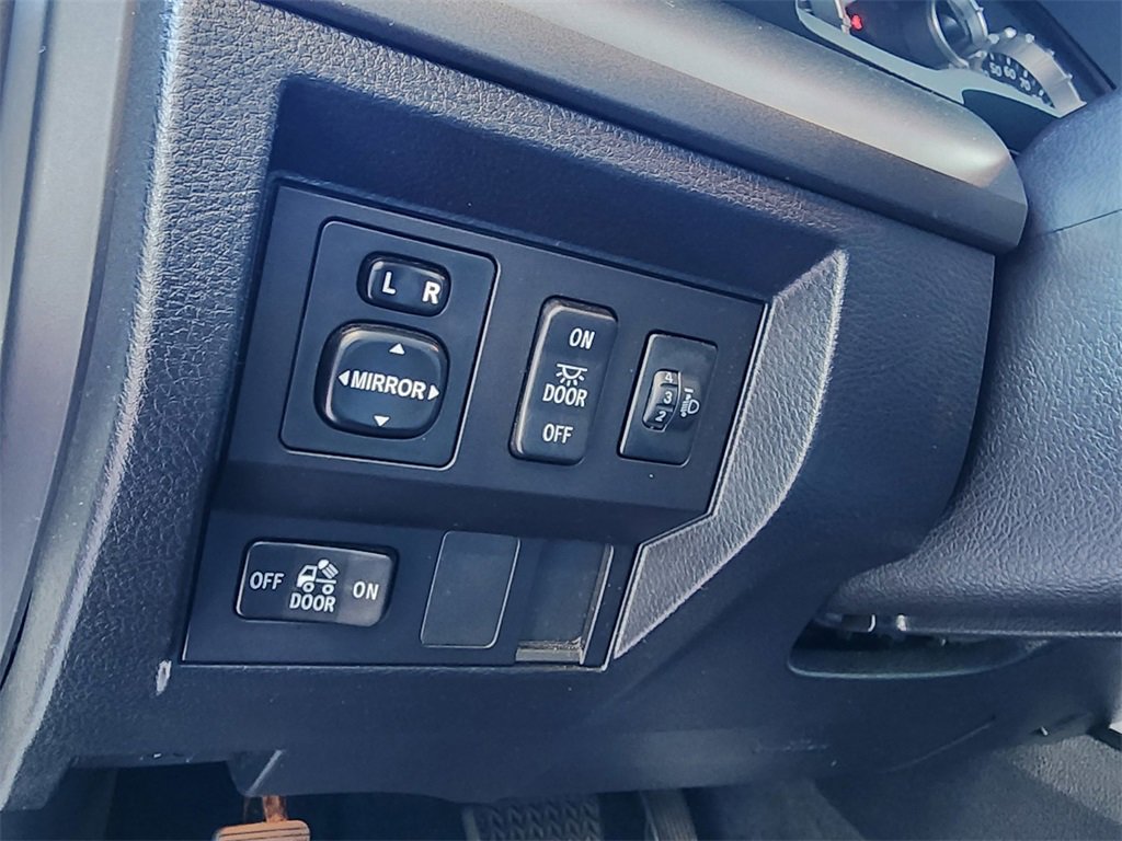 Used 2017 Toyota Tundra SR5 image 17