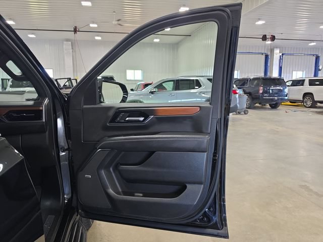 Used 2025 GMC Yukon XL Denali AWD/4WD image 32