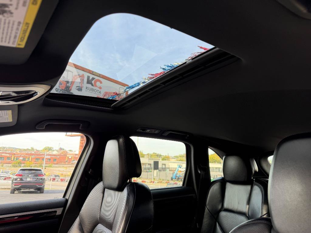 Used 2014 Porsche Cayenne Platinum Edition AWD/4WD image 13