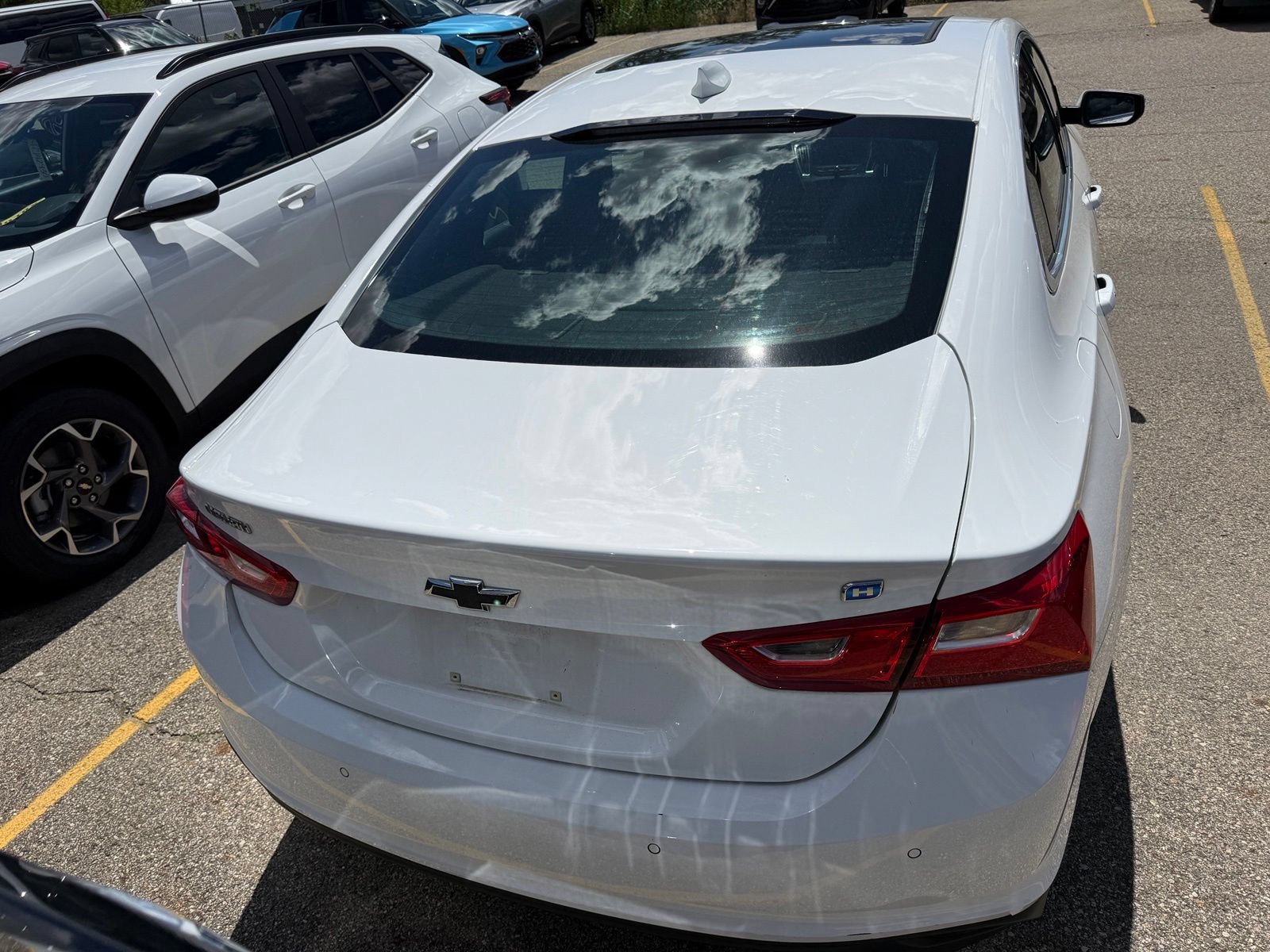 Used 2017 Chevrolet Malibu Hybrid w/ Leather Package FWD image 3