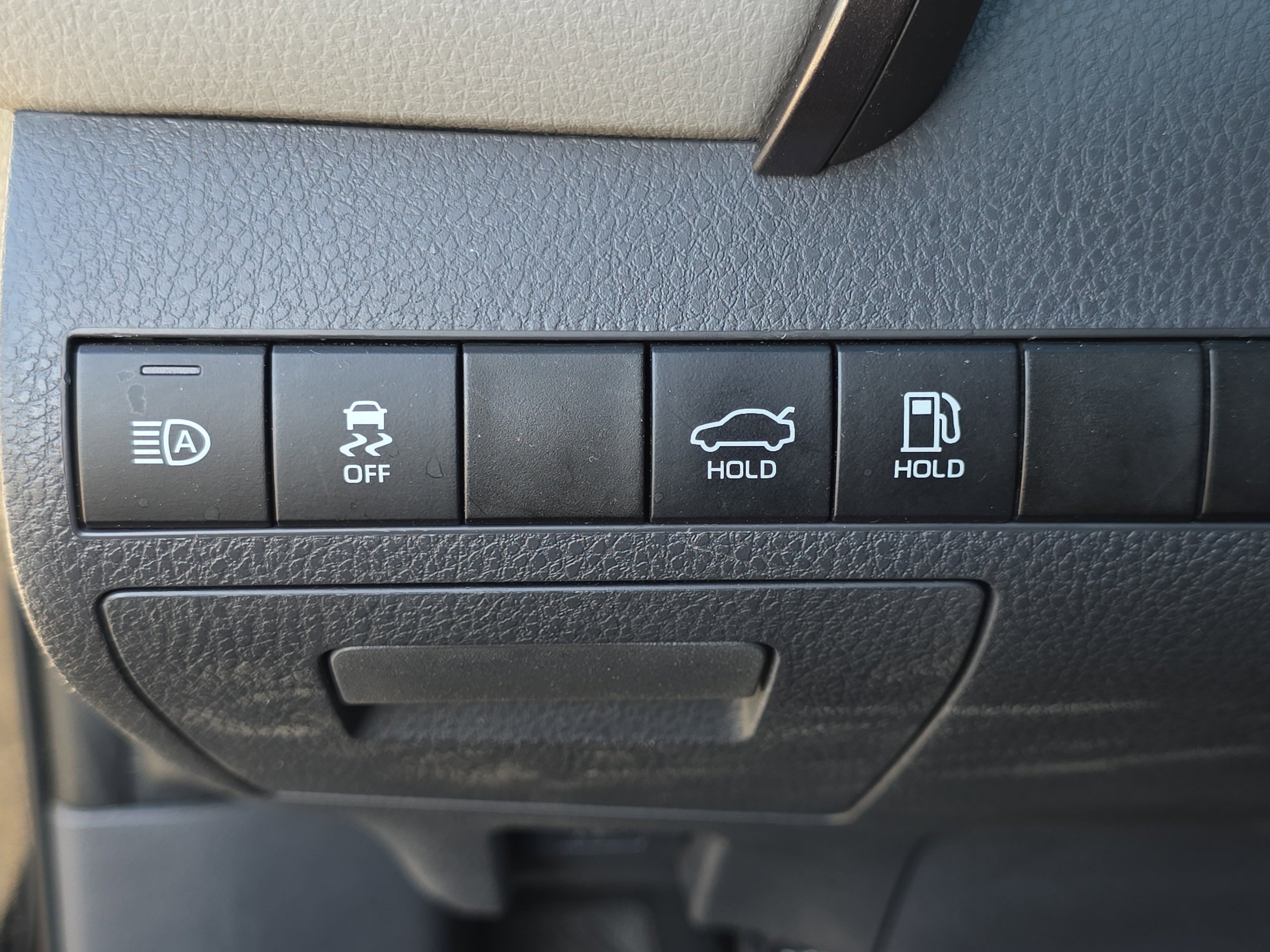 Used 2020 Toyota Camry LE FWD image 25