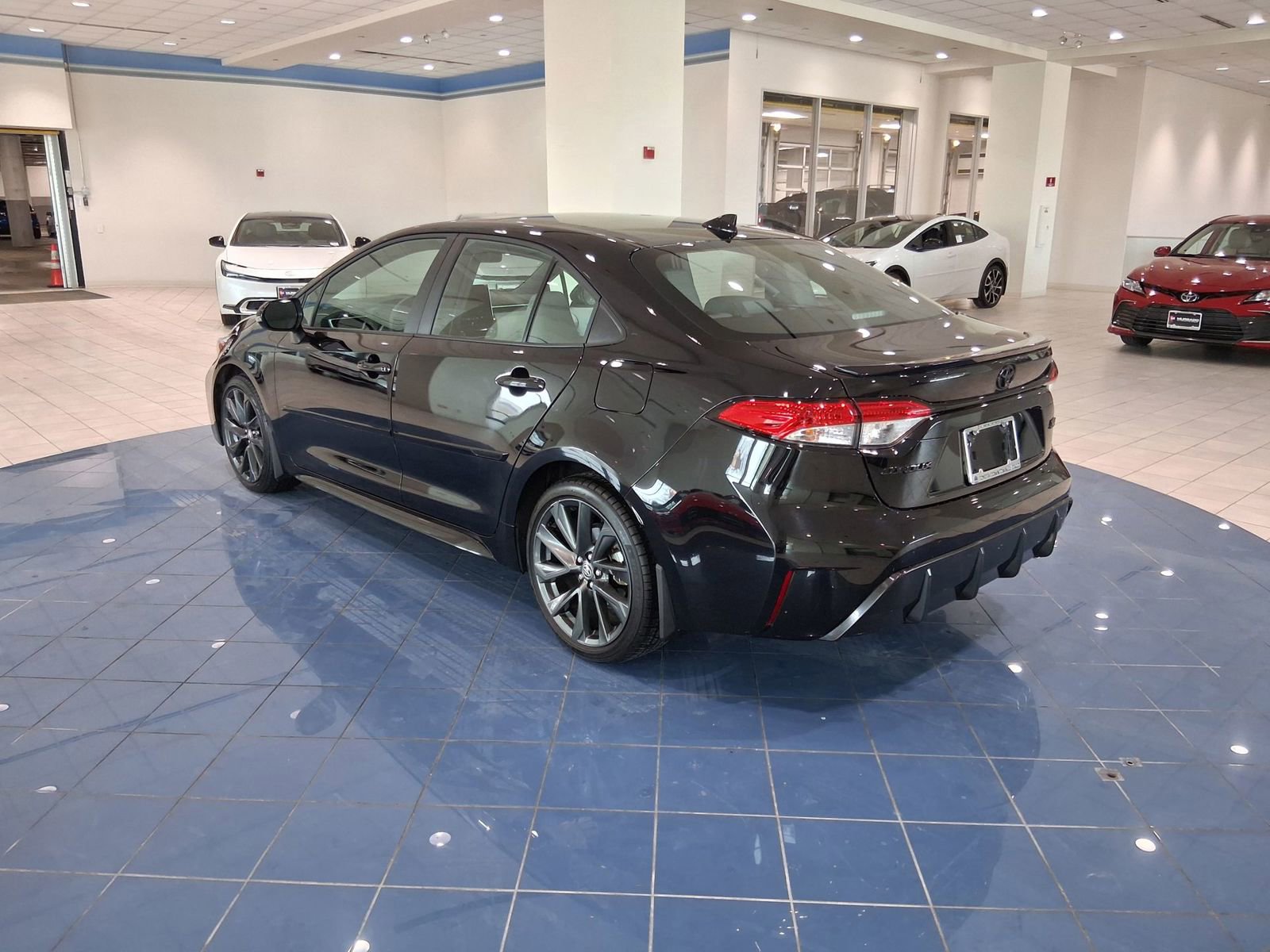 Used 2025 Toyota Corolla SE w/ SE Premium Package image 4