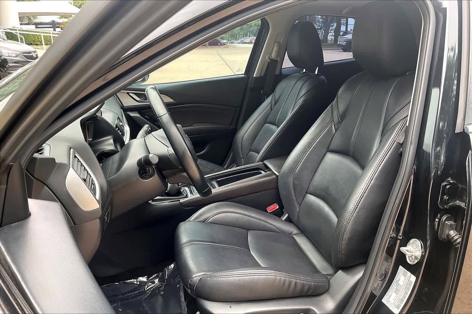 Used 2018 MAZDA MAZDA3 Touring FWD image 8
