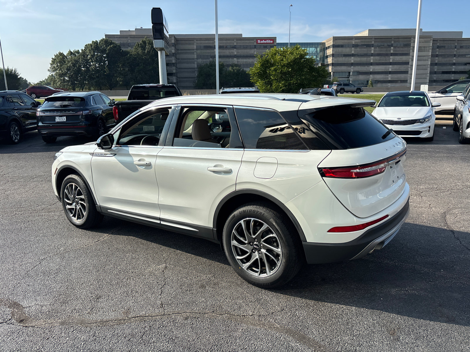 Certified 2022 Lincoln Corsair AWD w/ Equipment Group 101A image 5