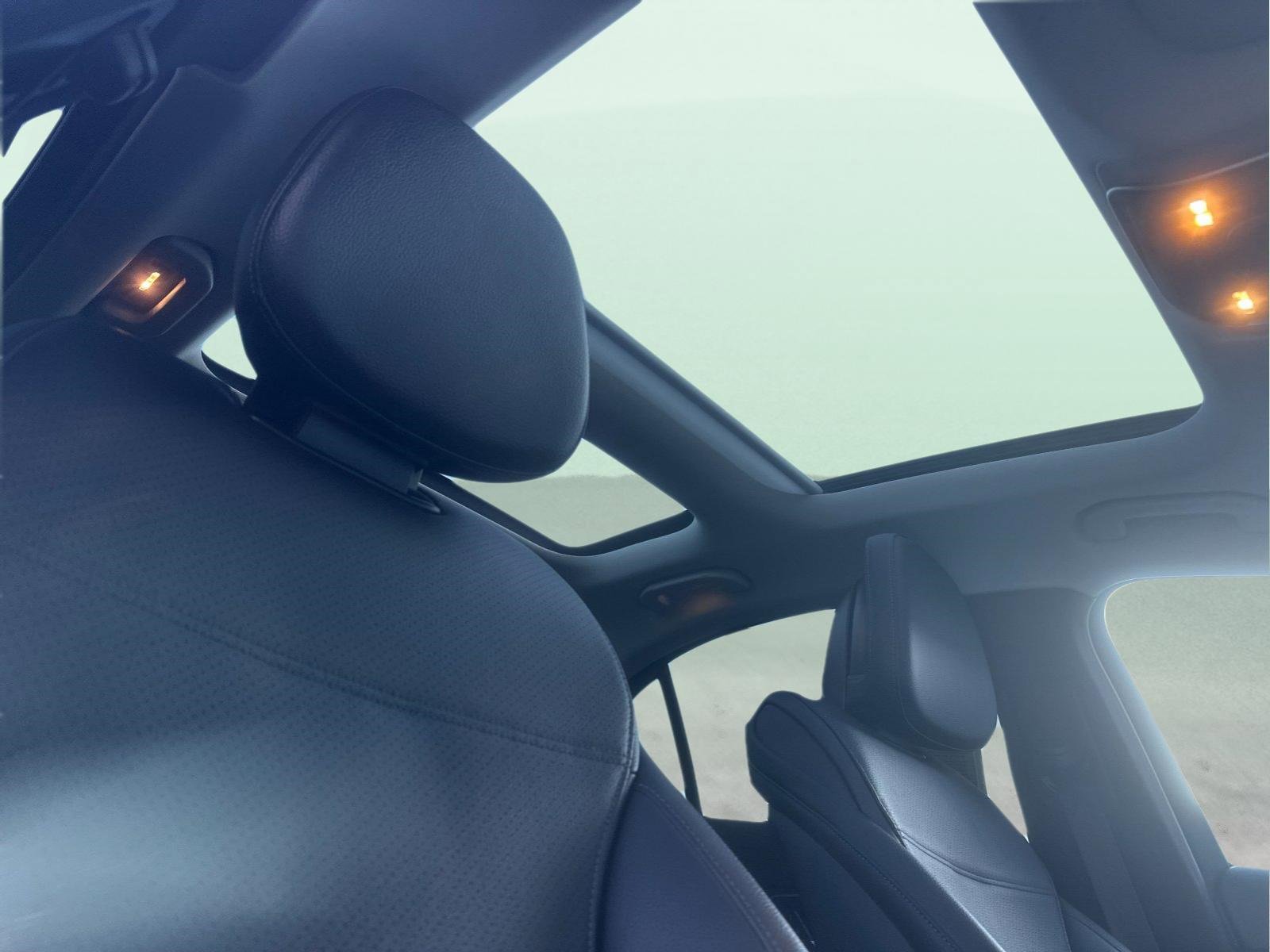 Used 2022 Mercedes-Benz C 300 Sedan image 16