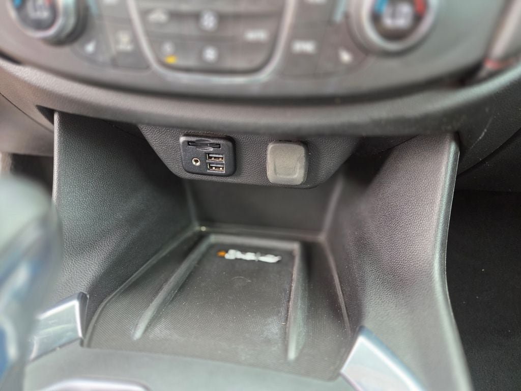 Used 2023 Chevrolet Traverse RS FWD image 27
