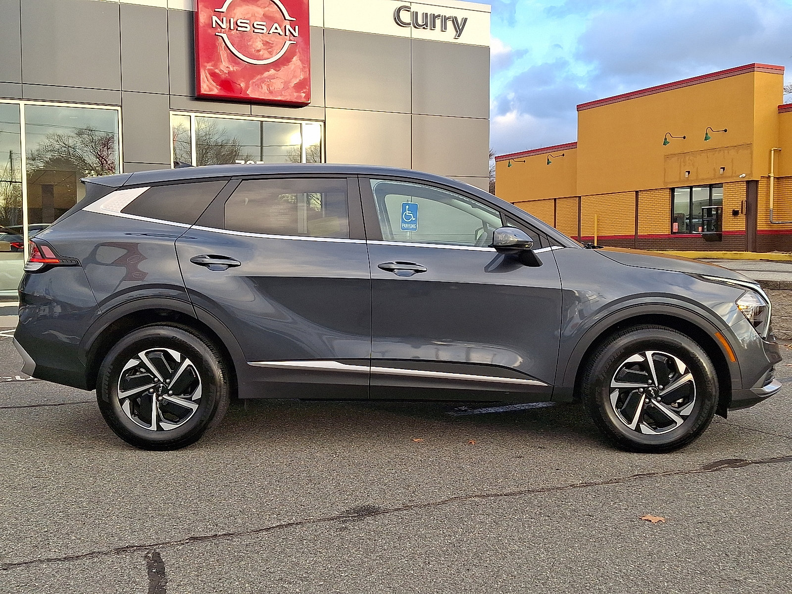 Used 2023 Kia Sportage LX image 7