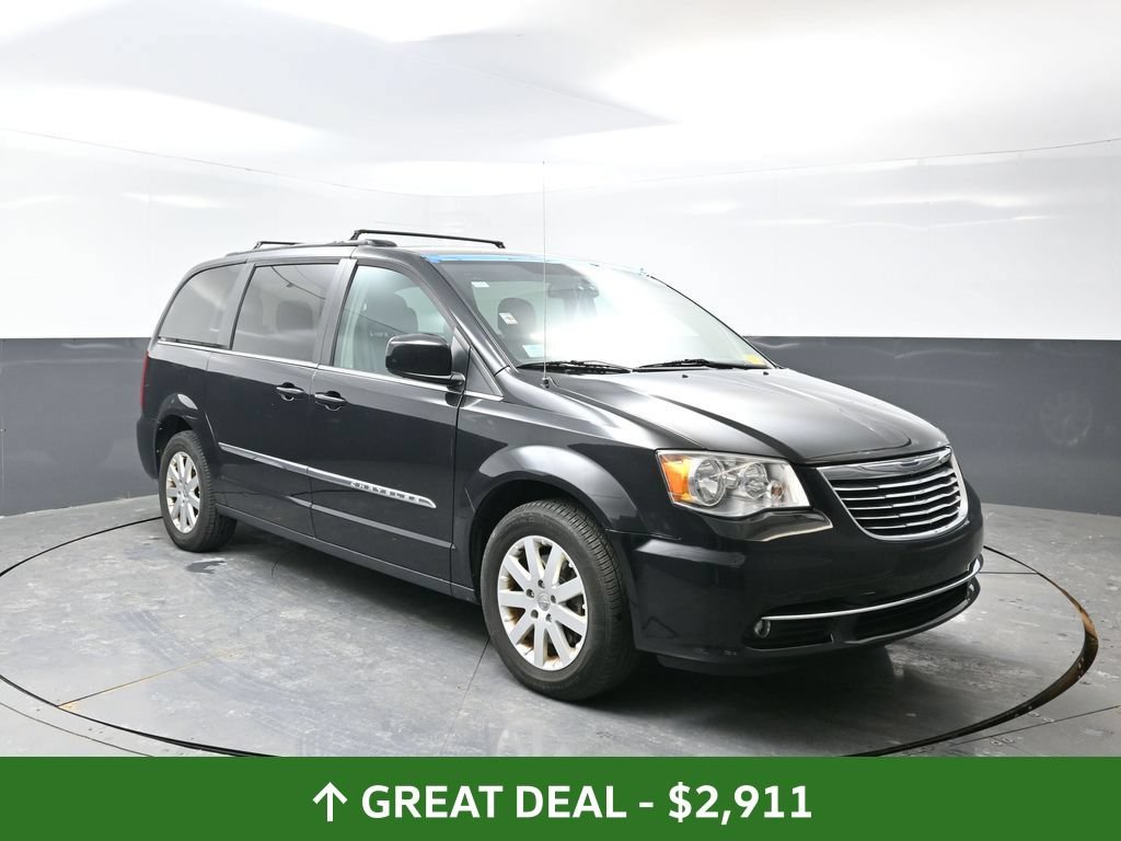 Used 2016 Chrysler Town & Country Touring FWD image 3
