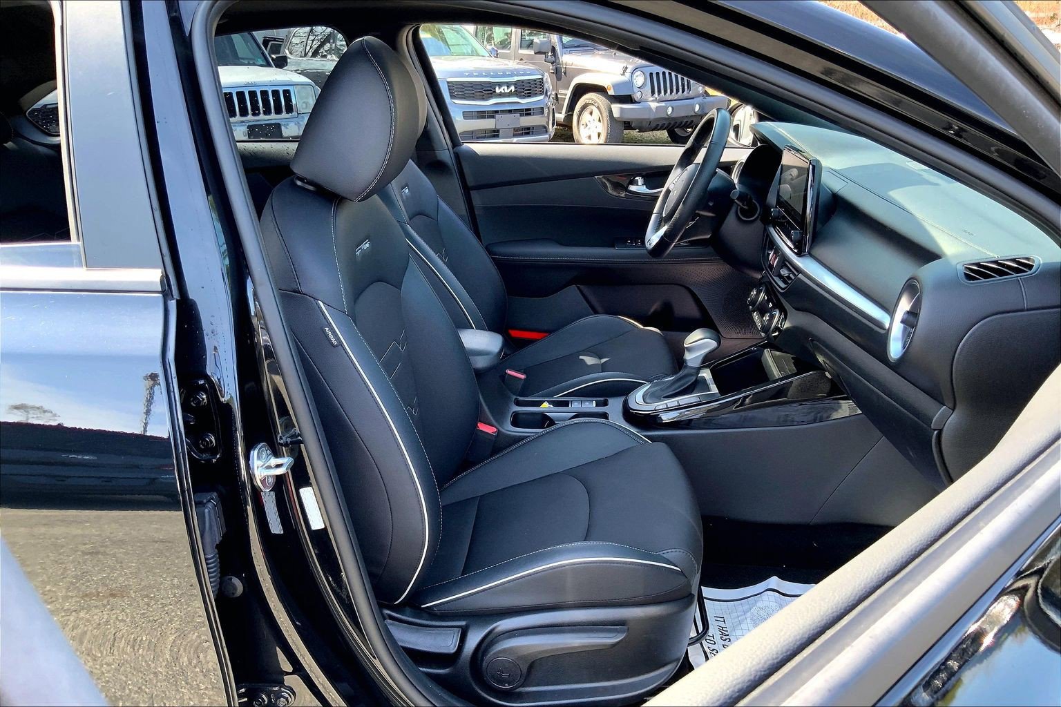 Used 2023 Kia Forte GT-Line w/ GT-Line Premium Package image 9