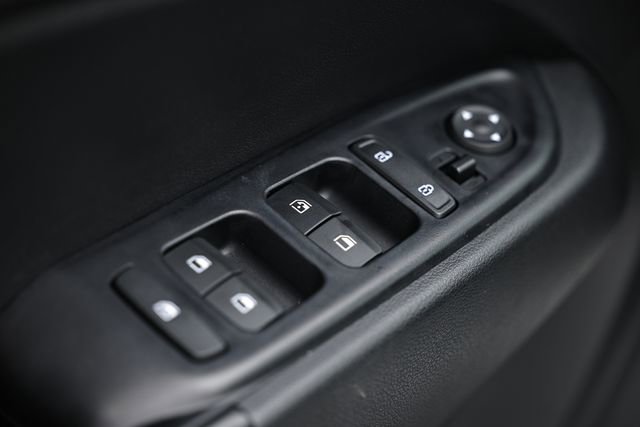 Used 2023 Hyundai Venue Limited image 16