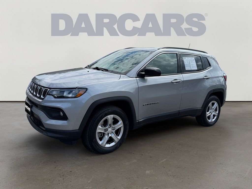 Used 2024 Jeep Compass Latitude image 3