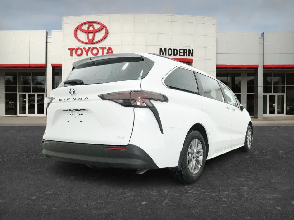 New 2026 Toyota Sienna XLE FWD image 12