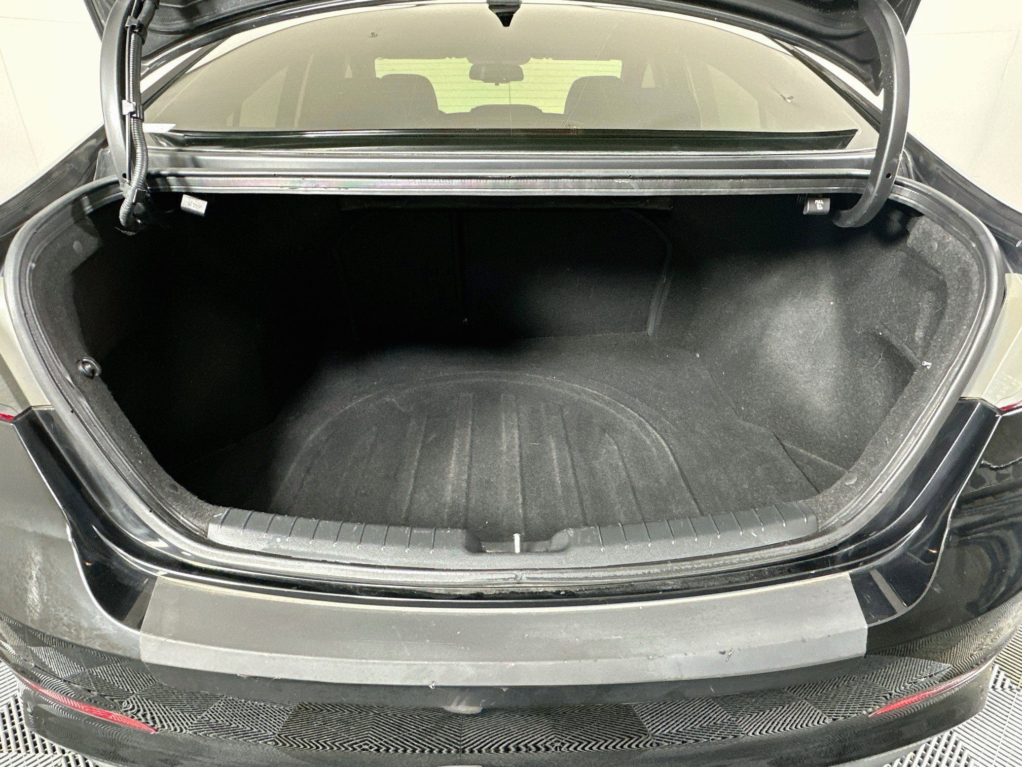 Used 2017 Hyundai Elantra Limited FWD image 29