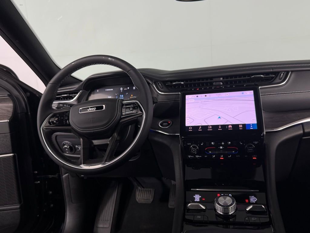 Used 2025 Jeep Grand Cherokee L Overland w/ Trailer Tow Package AWD/4WD image 14