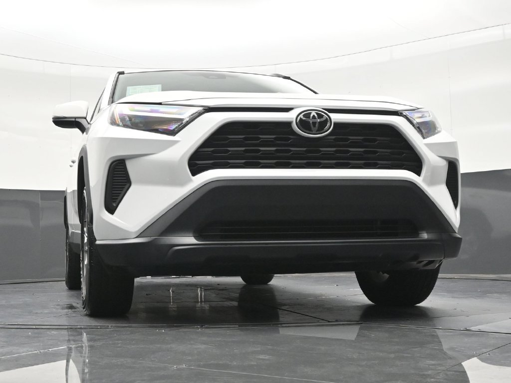 Used 2022 Toyota RAV4 XLE w/ Convenience Package FWD image 32