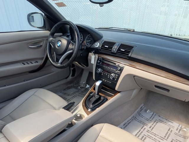 Used 2010 BMW 128i Convertible image 22