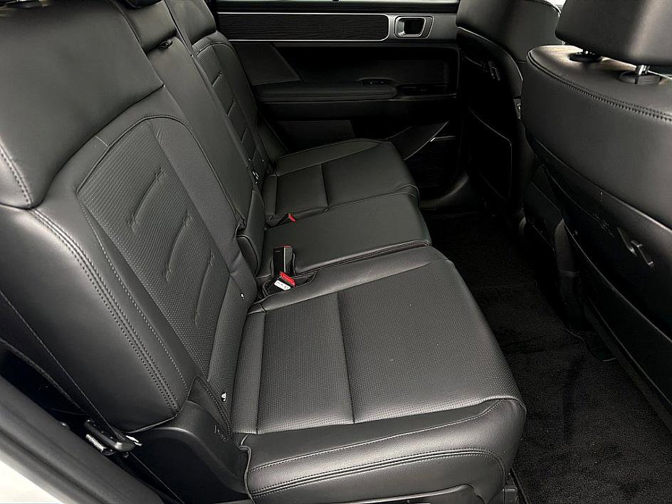 Certified 2025 Hyundai Santa Fe Limited image 26