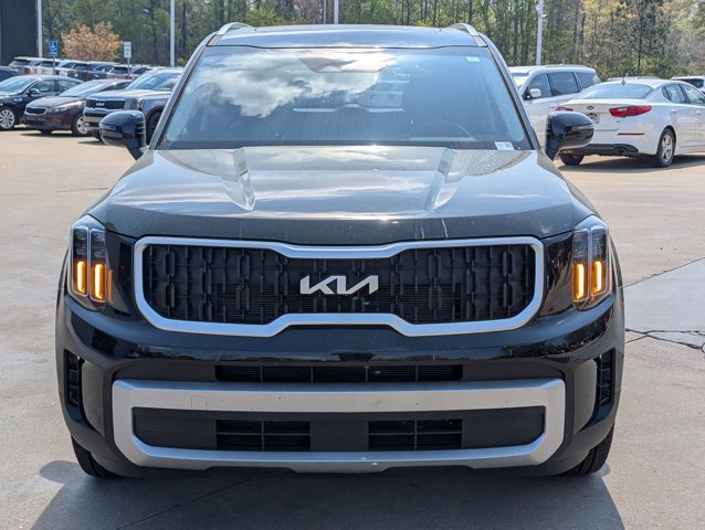 Used 2024 Kia Telluride EX w/ EX Captain's Chair Package image 2