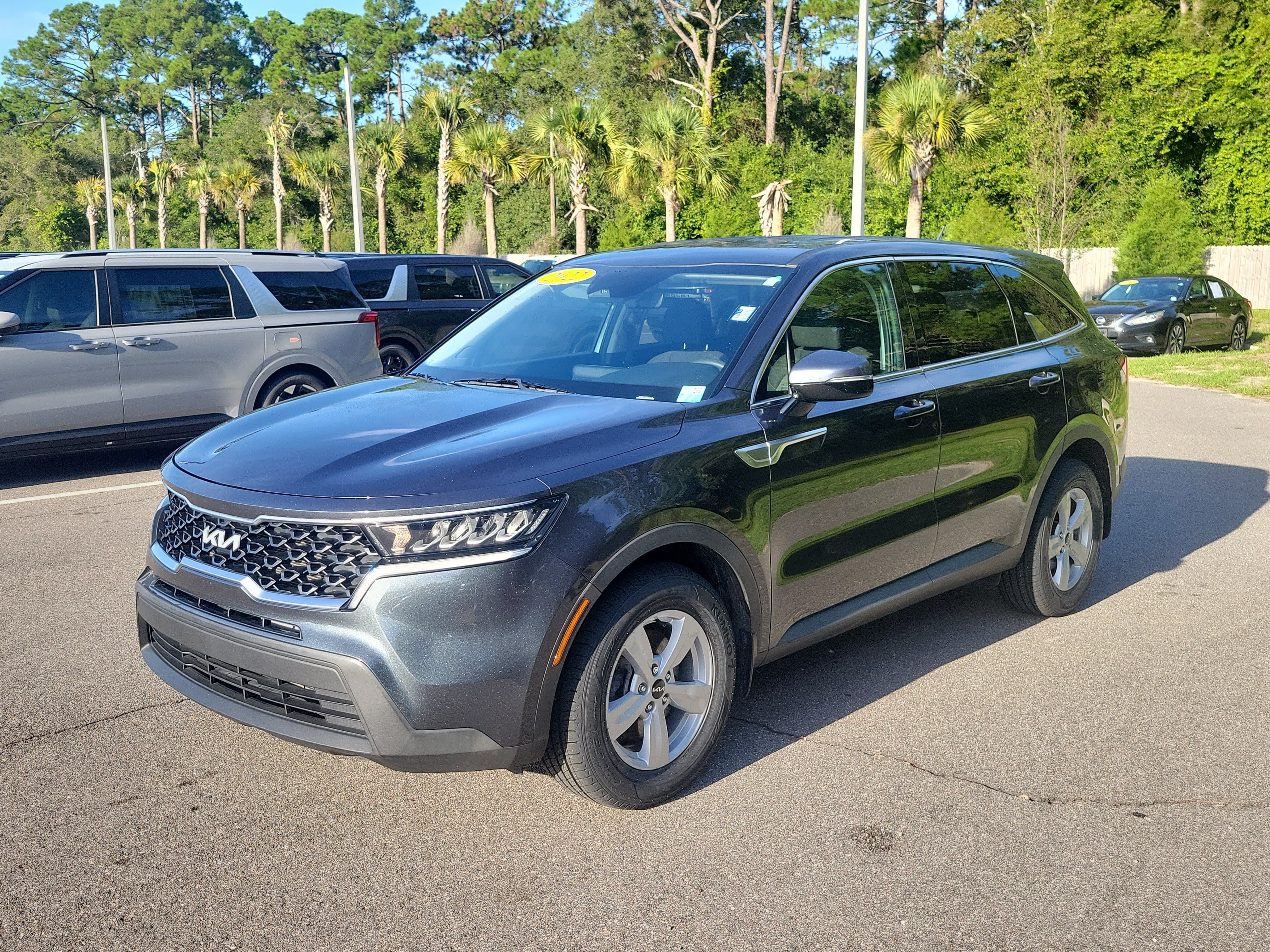 Certified 2022 Kia Sorento LX FWD image 3