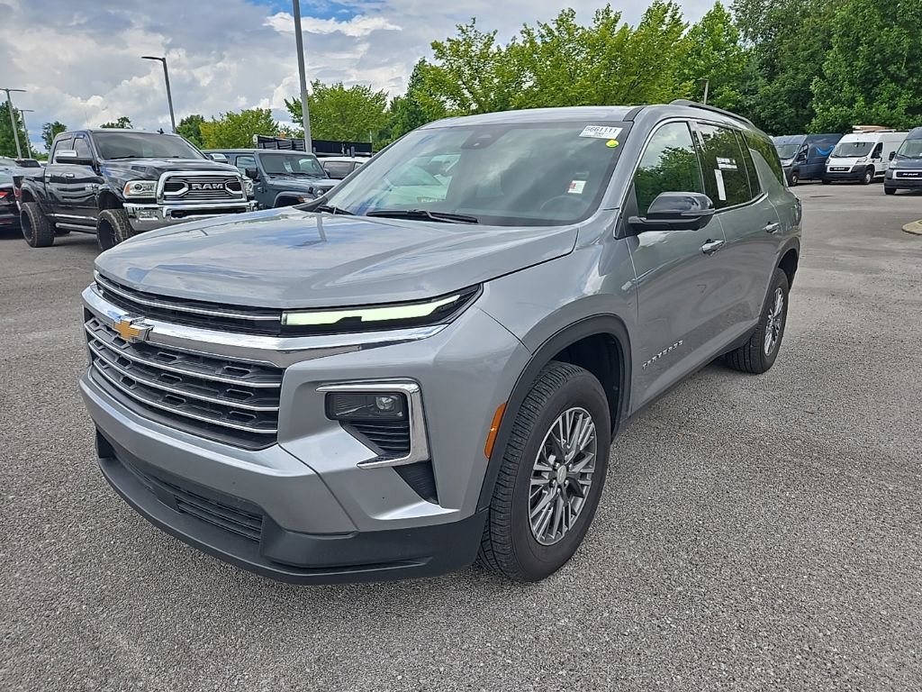 Used 2024 Chevrolet Traverse LT FWD image 3