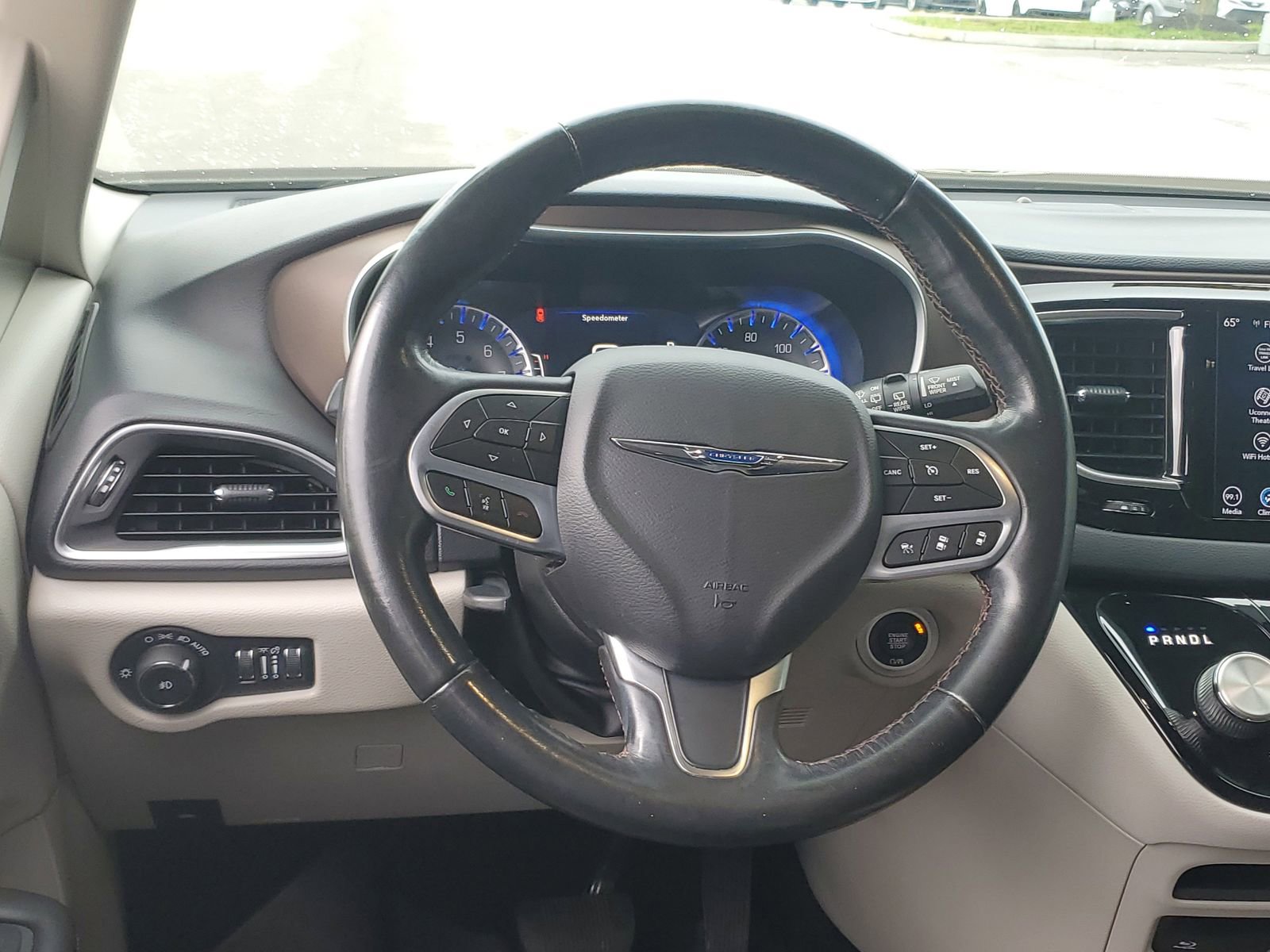 Used 2019 Chrysler Pacifica Touring-L Plus w/ Advanced Safetytec Group FWD image 11