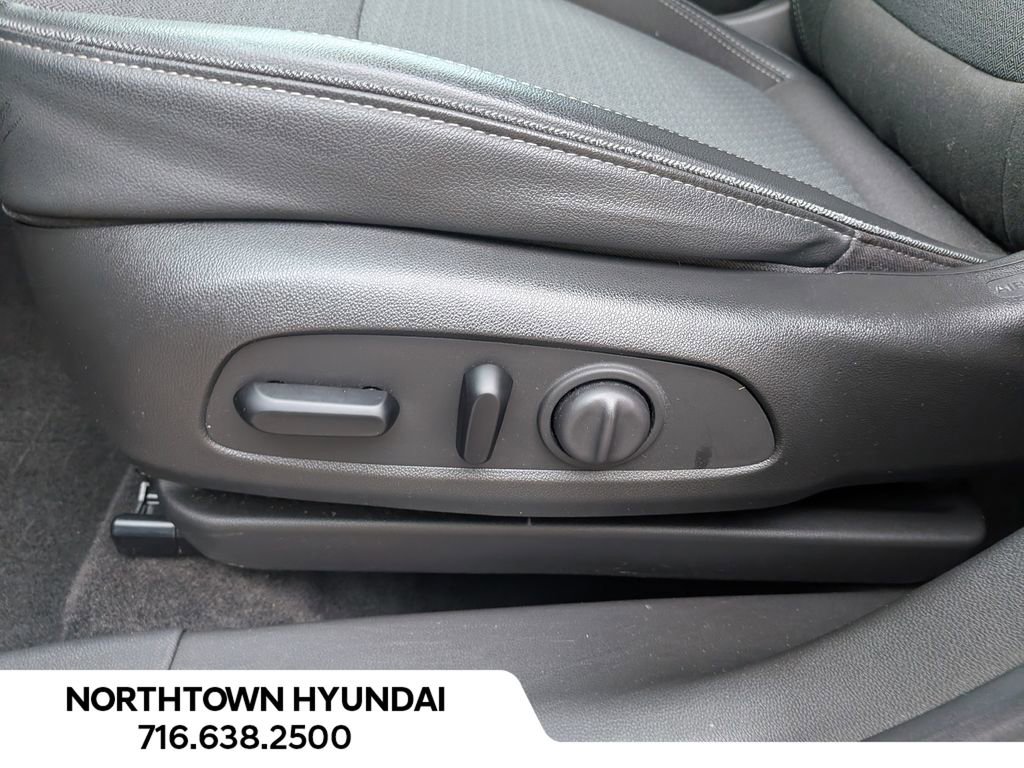 Used 2021 Buick Encore GX Select image 29