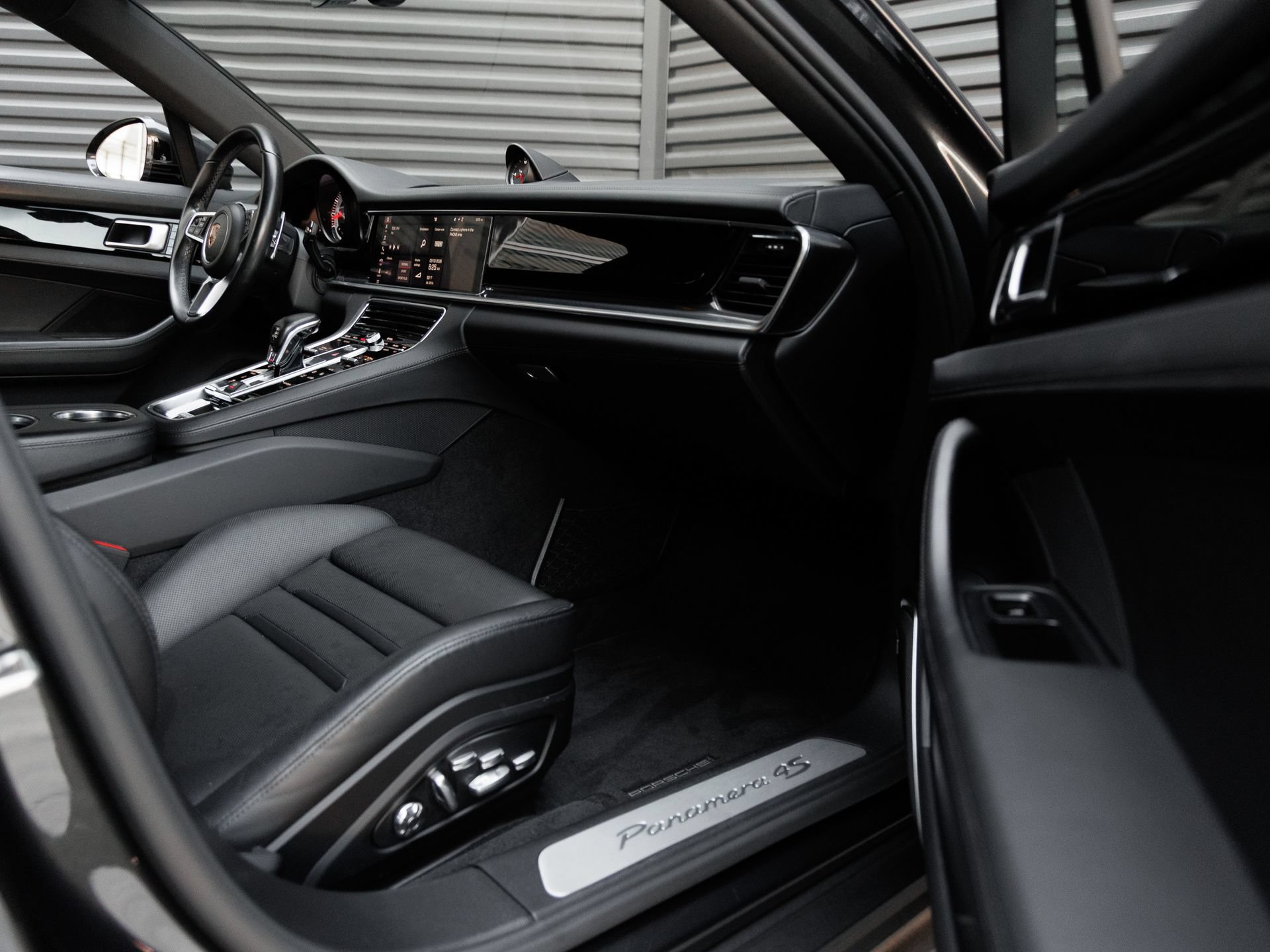 Certified 2018 Porsche Panamera 4S AWD/4WD image 35