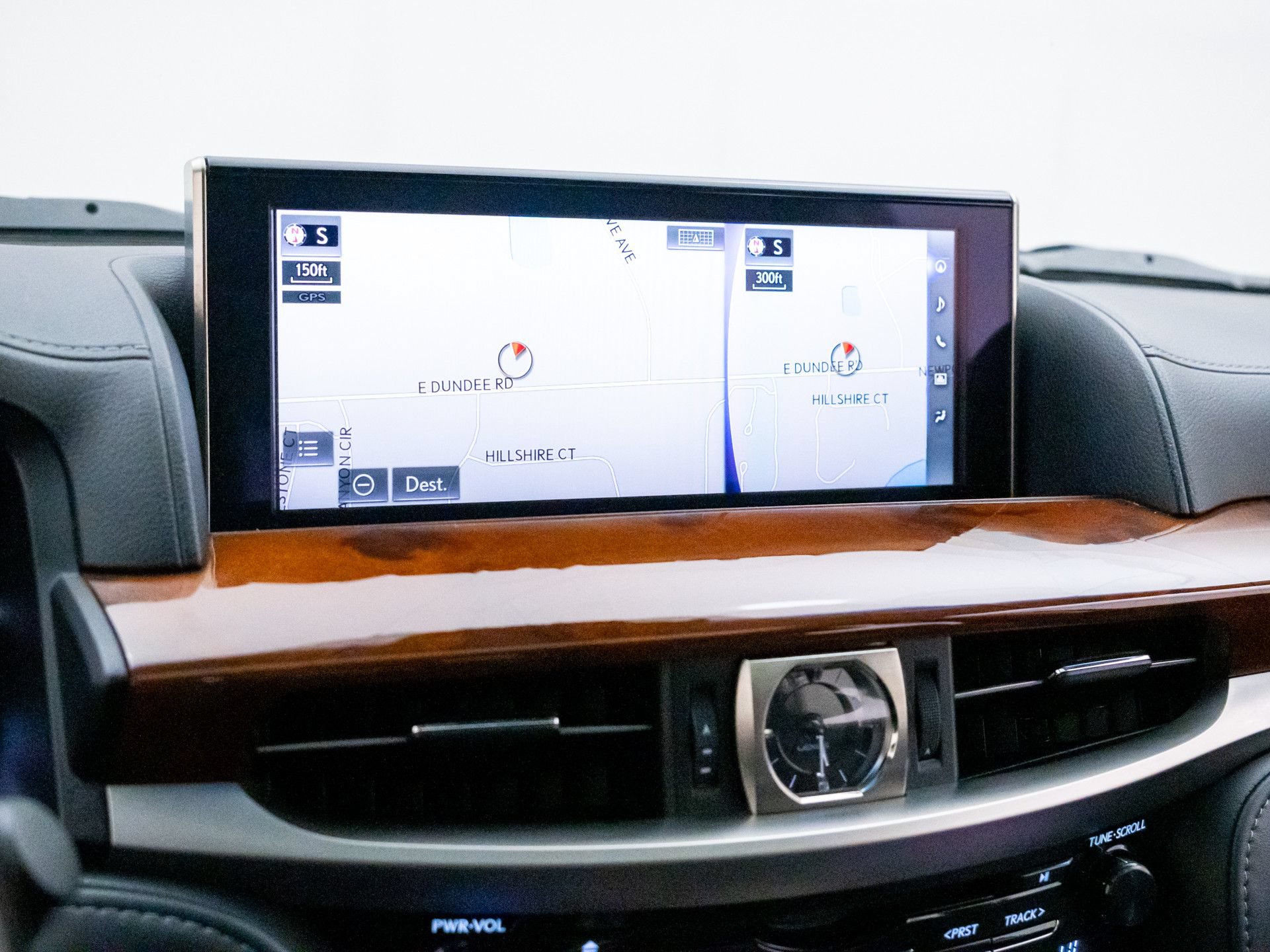 Used 2020 Lexus LX 570 4WD w/ Luxury Package image 25