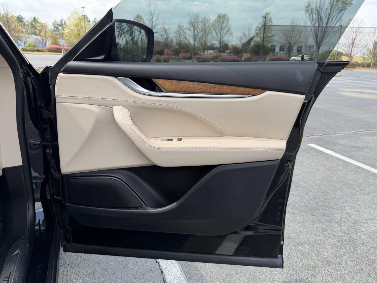 Used 2018 Maserati Levante image 18