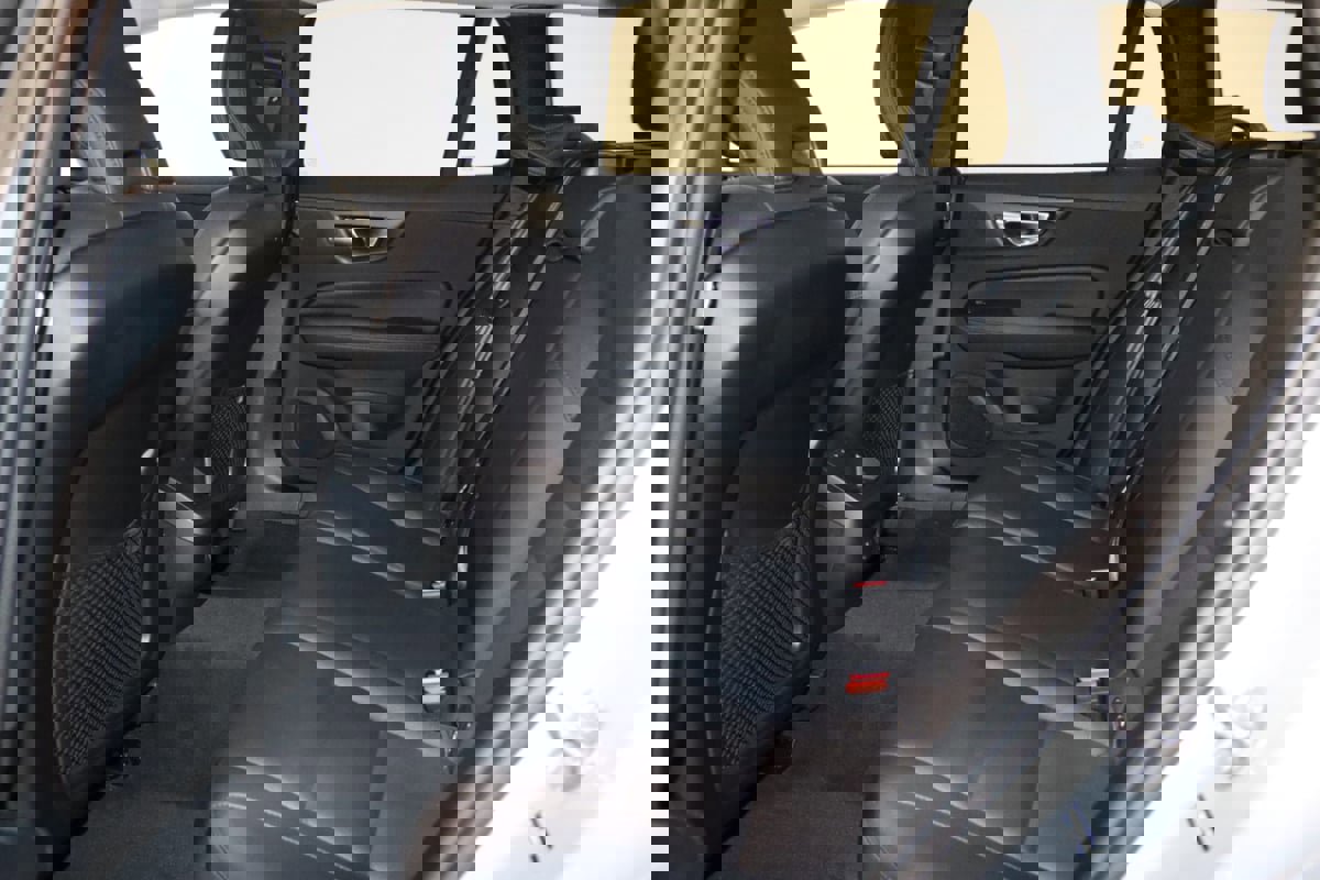 Used 2025 Volvo V60 B5 Cross Country Plus image 47