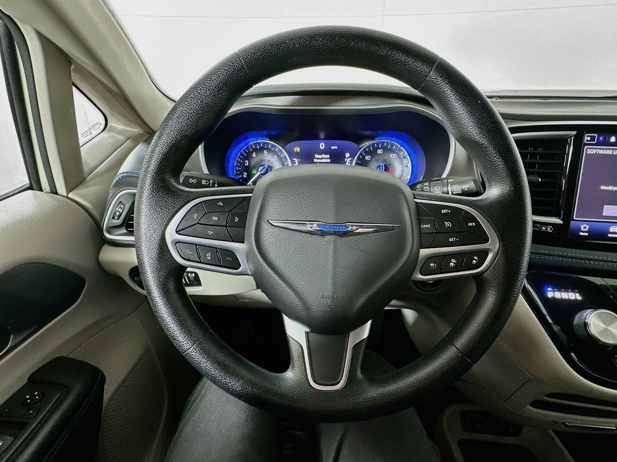 Used 2021 Chrysler Pacifica Touring FWD image 11