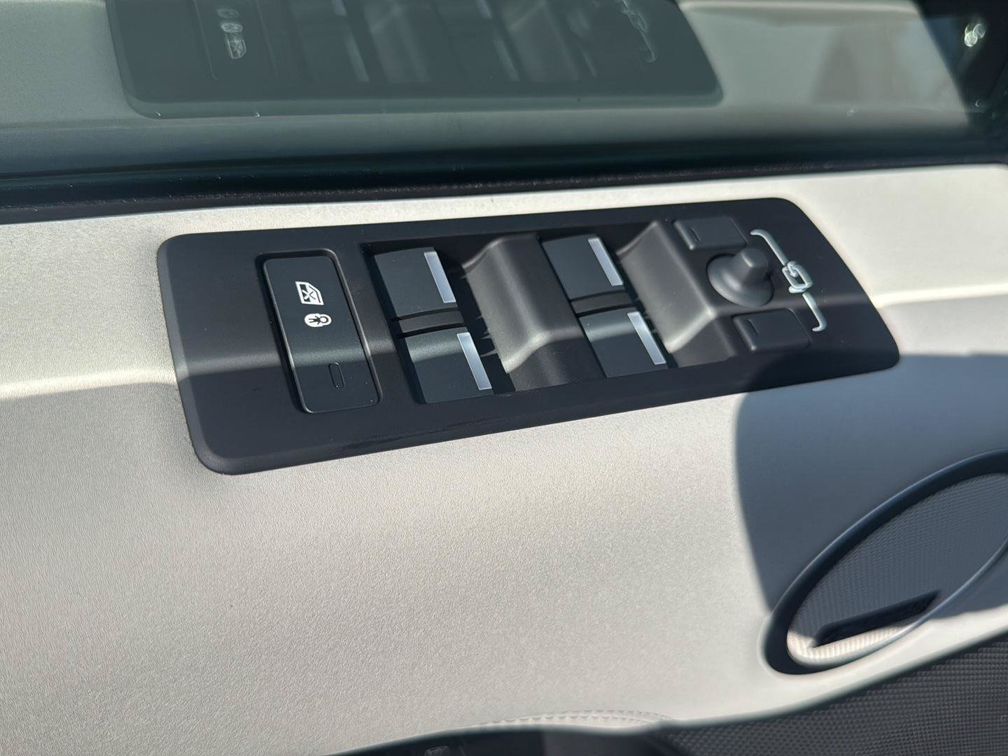New 2026 Land Rover Discovery S AWD/4WD image 24