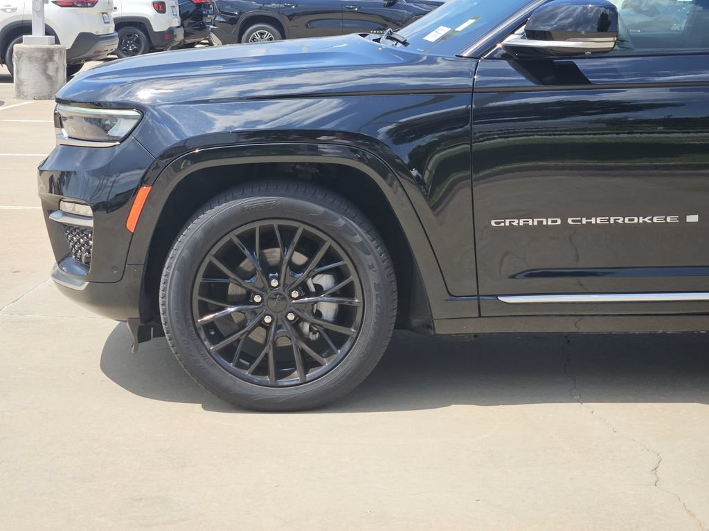 Used 2023 Jeep Grand Cherokee Summit w/ Luxury Tech Group V AWD/4WD image 14