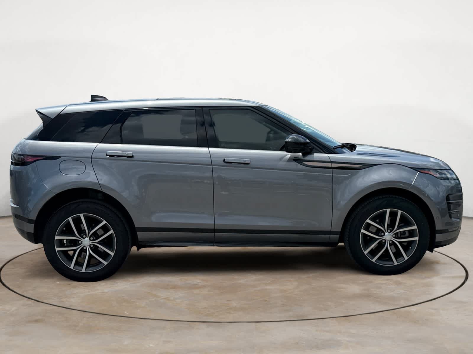 Used 2024 Land Rover Range Rover Evoque Dynamic SE AWD/4WD image 3