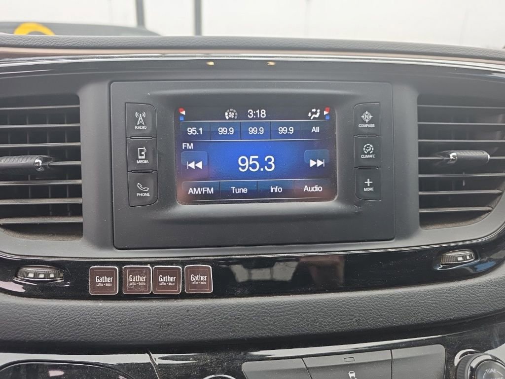 Used 2017 Chrysler Pacifica LX image 12