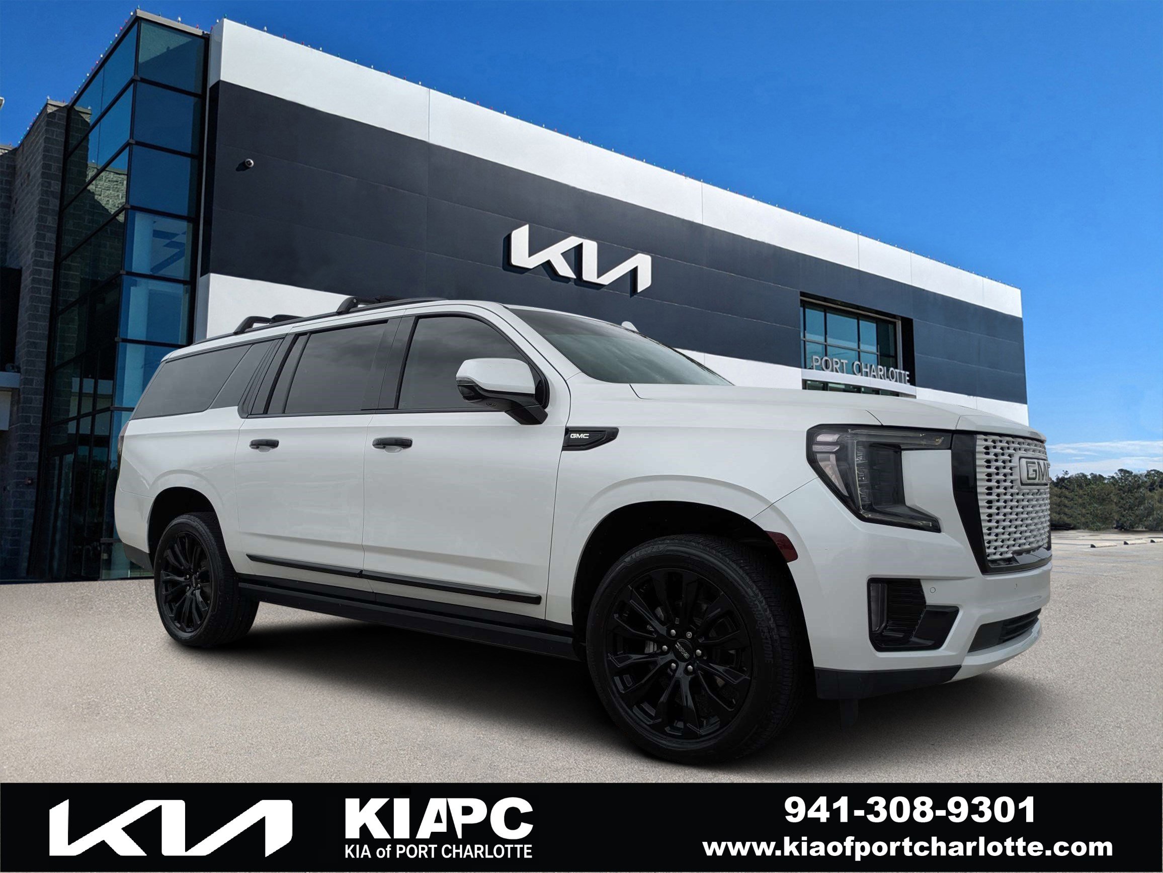 Used 2022 GMC Yukon XL Denali AWD/4WD image 1