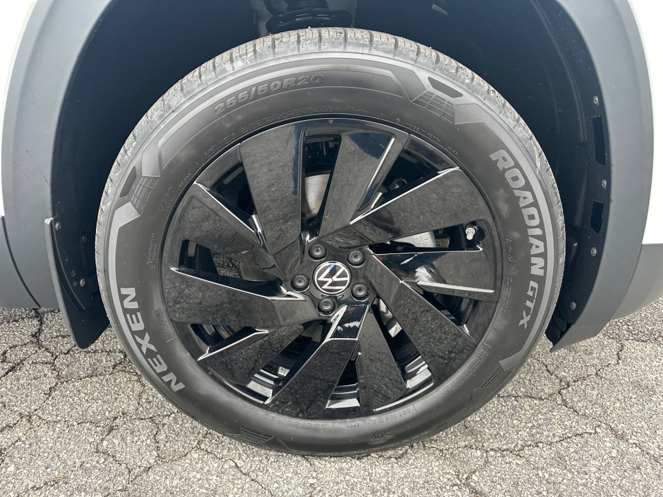 Used 2025 Volkswagen Atlas SE AWD/4WD image 25