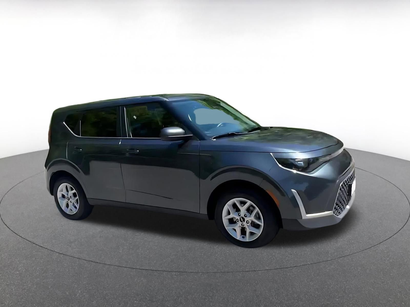 Used 2025 Kia Soul LX w/ LX Technology Package image 2