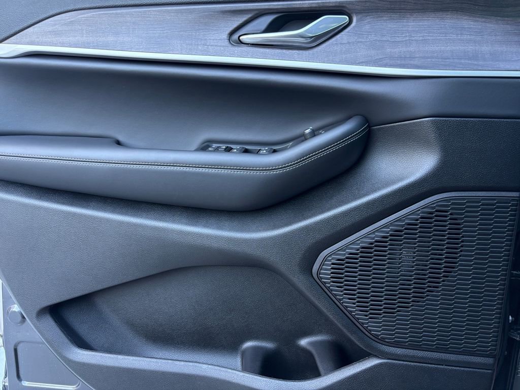 New 2026 Jeep Grand Cherokee Altitude image 11