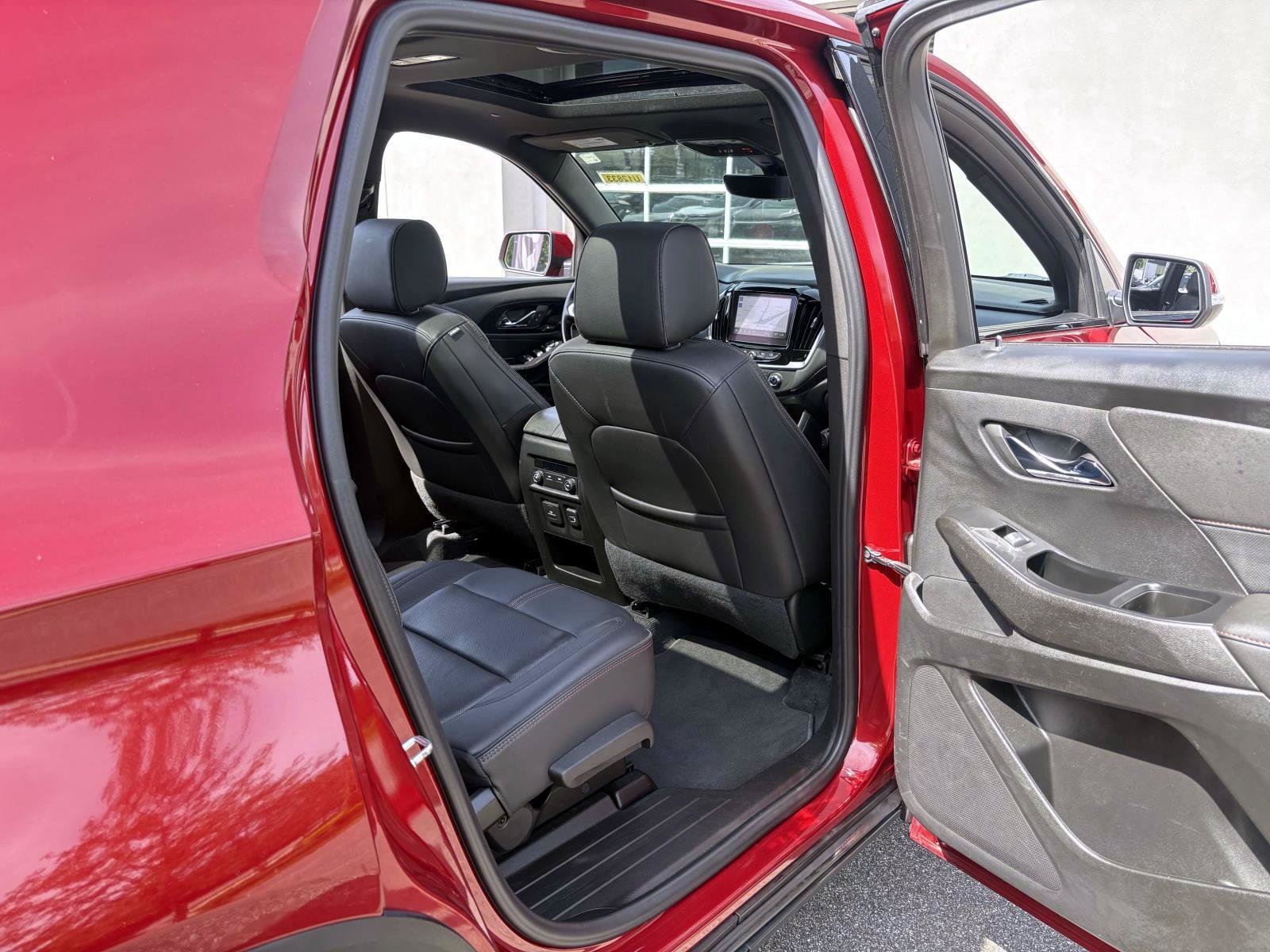 Used 2023 Chevrolet Traverse RS AWD/4WD image 24