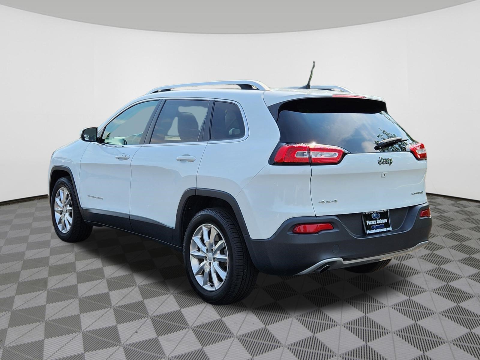Used 2017 Jeep Cherokee Limited AWD/4WD image 3