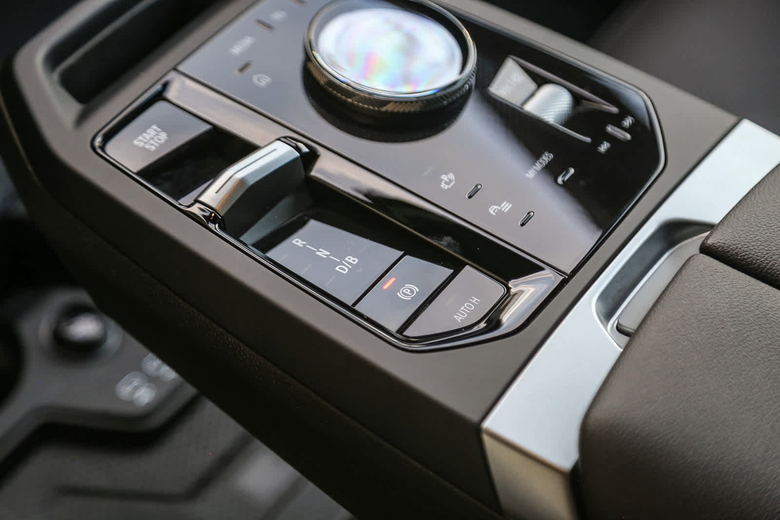 Used 2025 BMW iX xDrive50 w/ Premium Package image 15