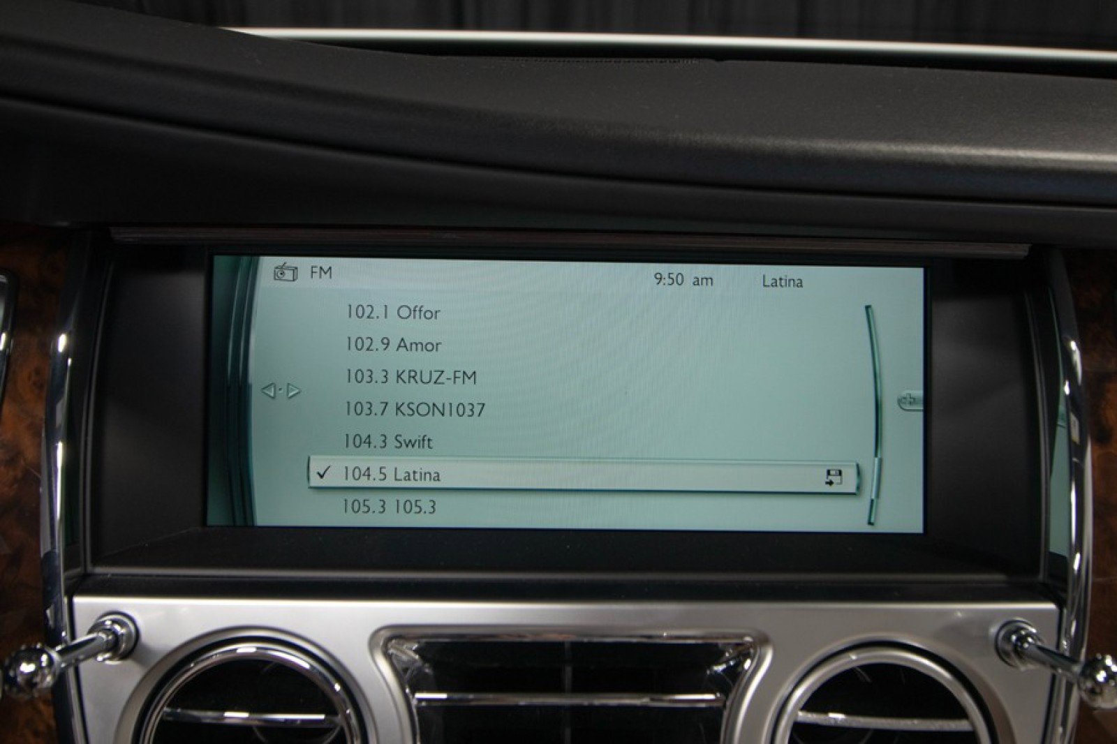 Used 2017 Rolls-Royce Dawn image 30